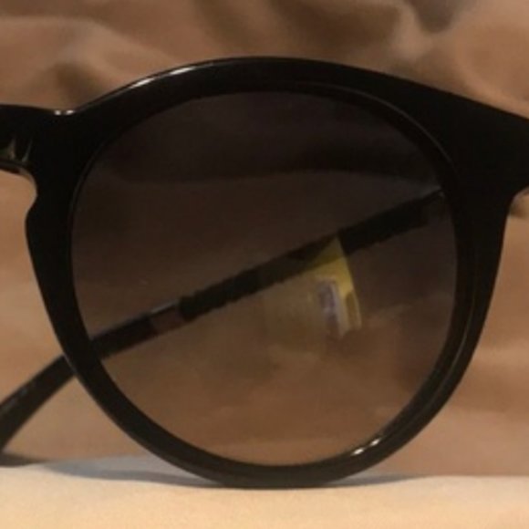 Tod's Sunglasses EUC - Picture 4 of 9